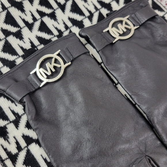 Michael Kors Signature Infinity Scarf and Gloves - Picture 2 of 9
